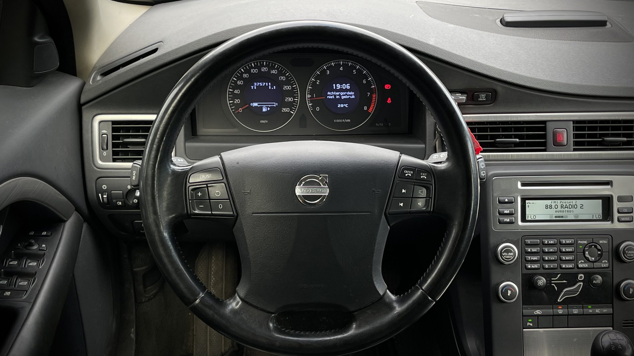 Volvo V70 2.0 | Cruise Control | Parkeer sensoren | Bluetooth Telefoon Voorbereiding - Afbeelding 14