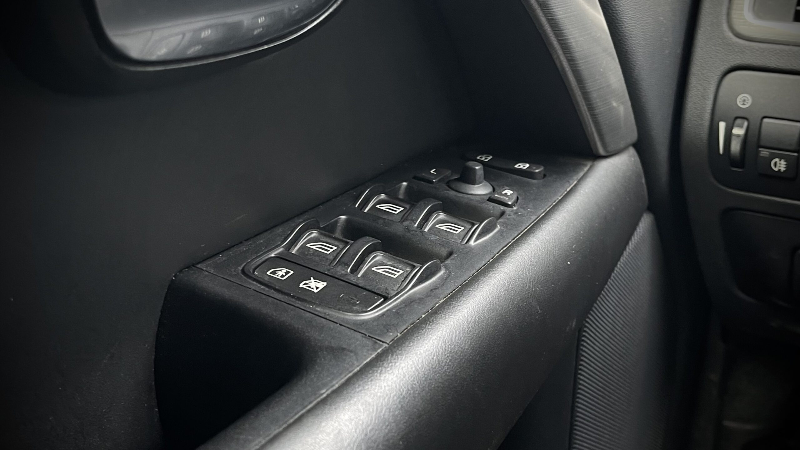 Volvo V70 2.0 | Cruise Control | Parkeer sensoren | Bluetooth Telefoon Voorbereiding - Afbeelding 20